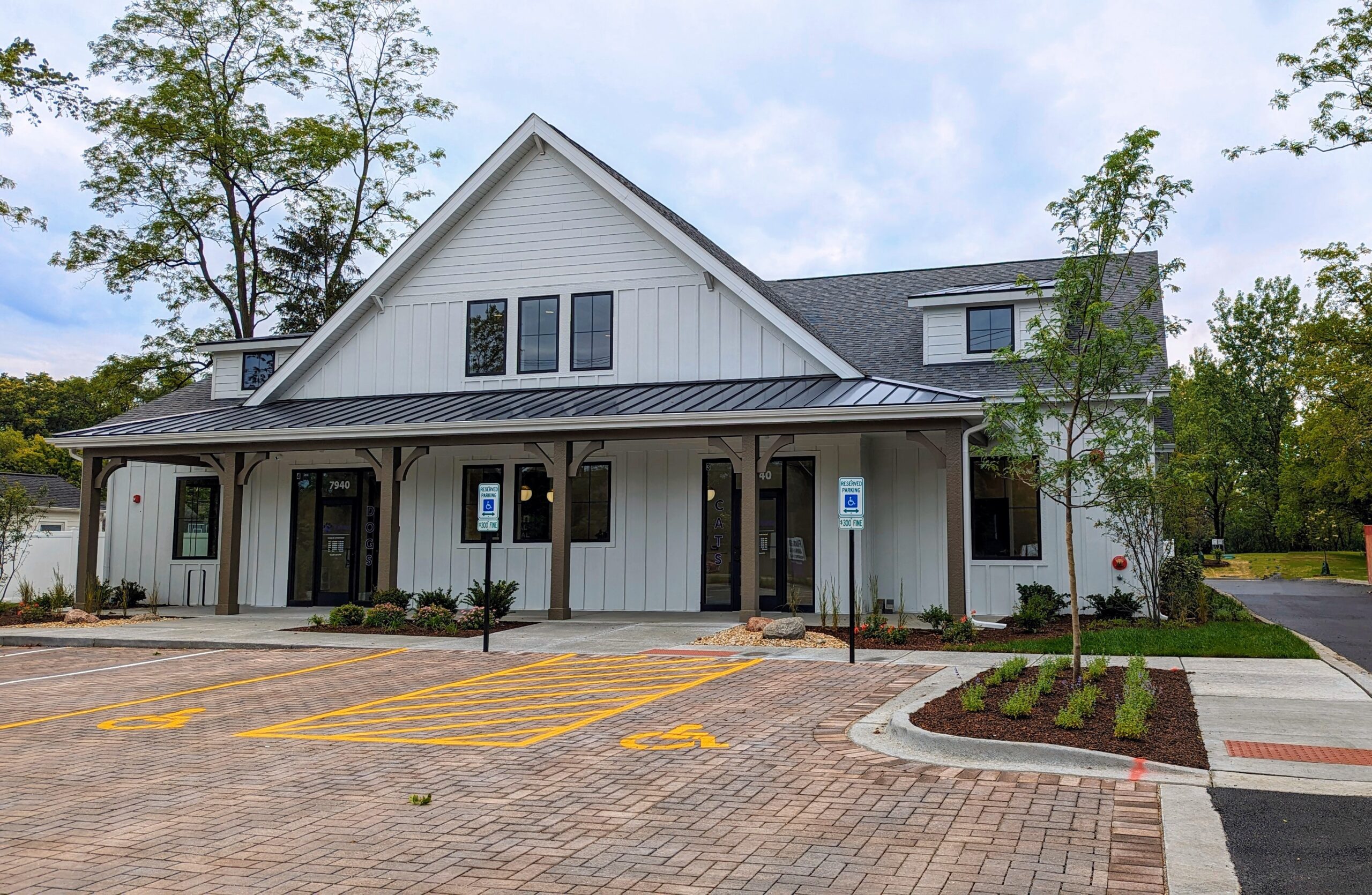 finan-animal-hospital front view